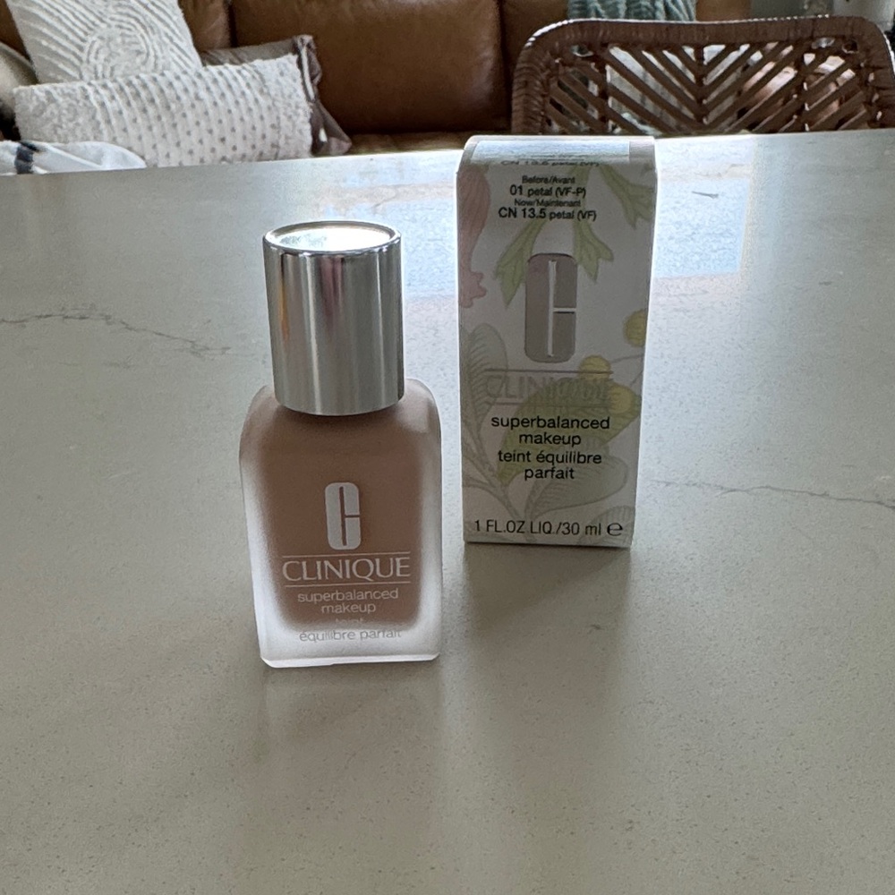 Clinique Superbalanced Makeup